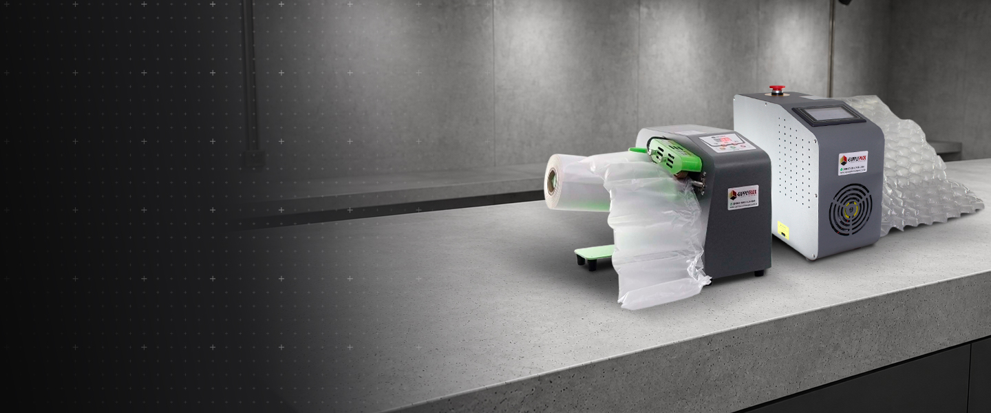 Máquinas de enchimento de almofadas de ar SPY-16 e SPY-28 Air Shield produzindo almofadas sobre uma bancada