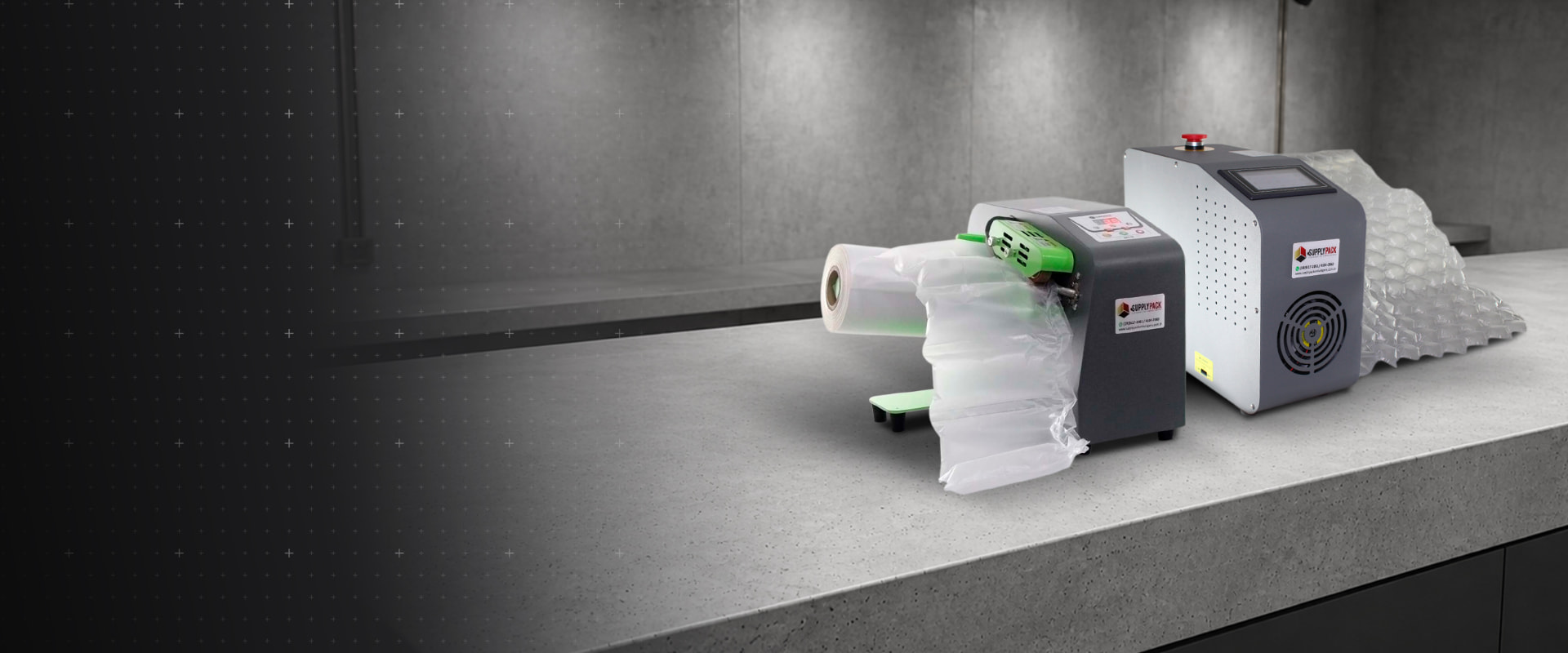 Máquinas de enchimento de almofadas de ar SPY-16 e SPY-28 Air Shield produzindo almofadas sobre uma bancada